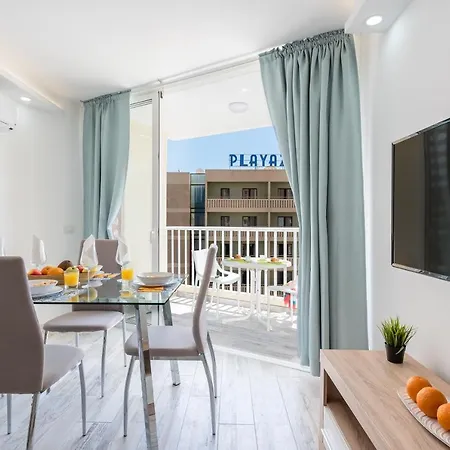 Super With Complex Pool Apartment